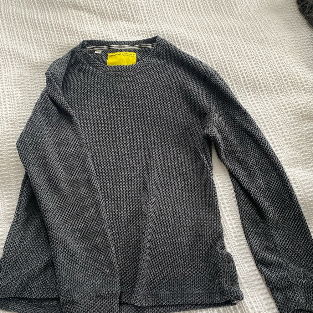 Classic Gray Crewneck Sweater with Long Sleeves